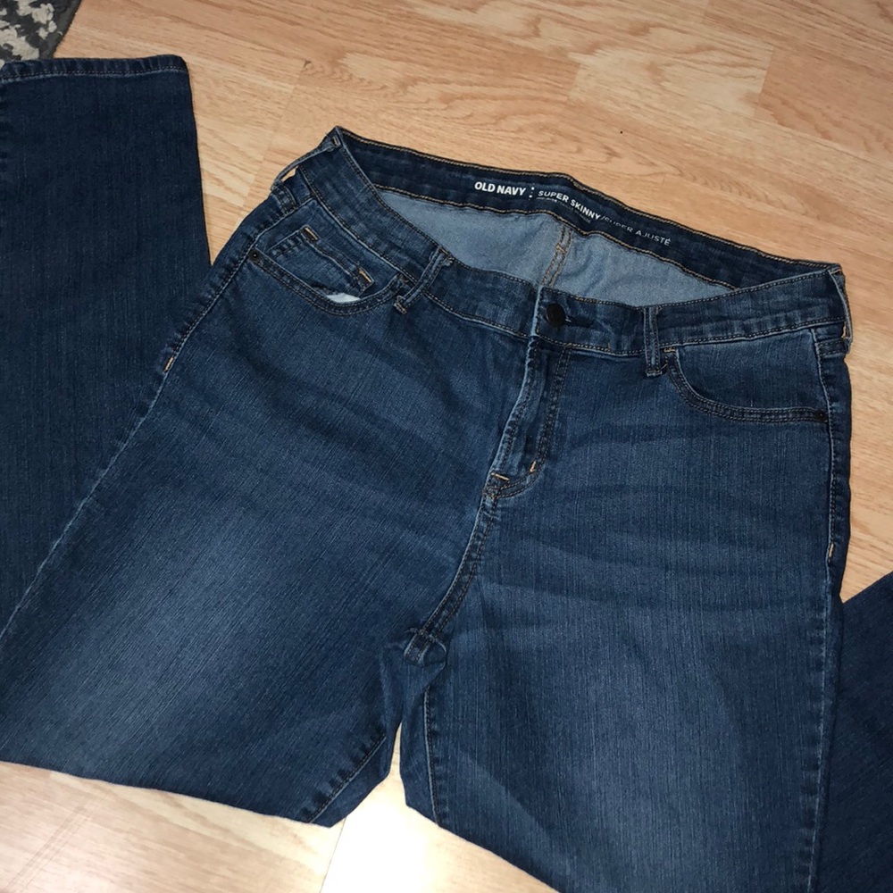 Super Skinny Mid-Rise Jeans